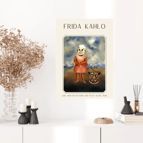 Affiche Frida Kahlo – Girl With Death Mask She Plays Alone 1938