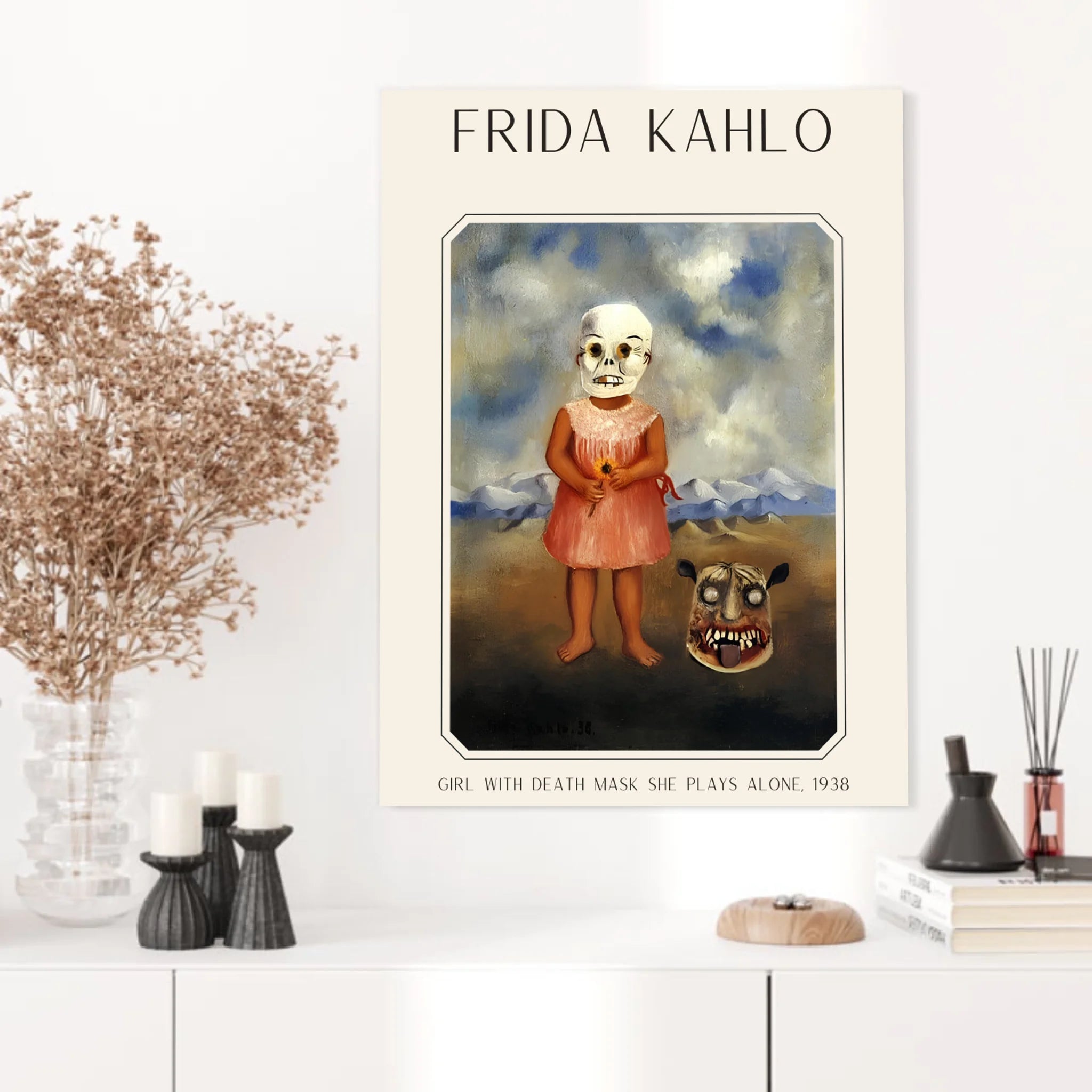 Affiche Frida Kahlo – Girl With Death Mask She Plays Alone 1938