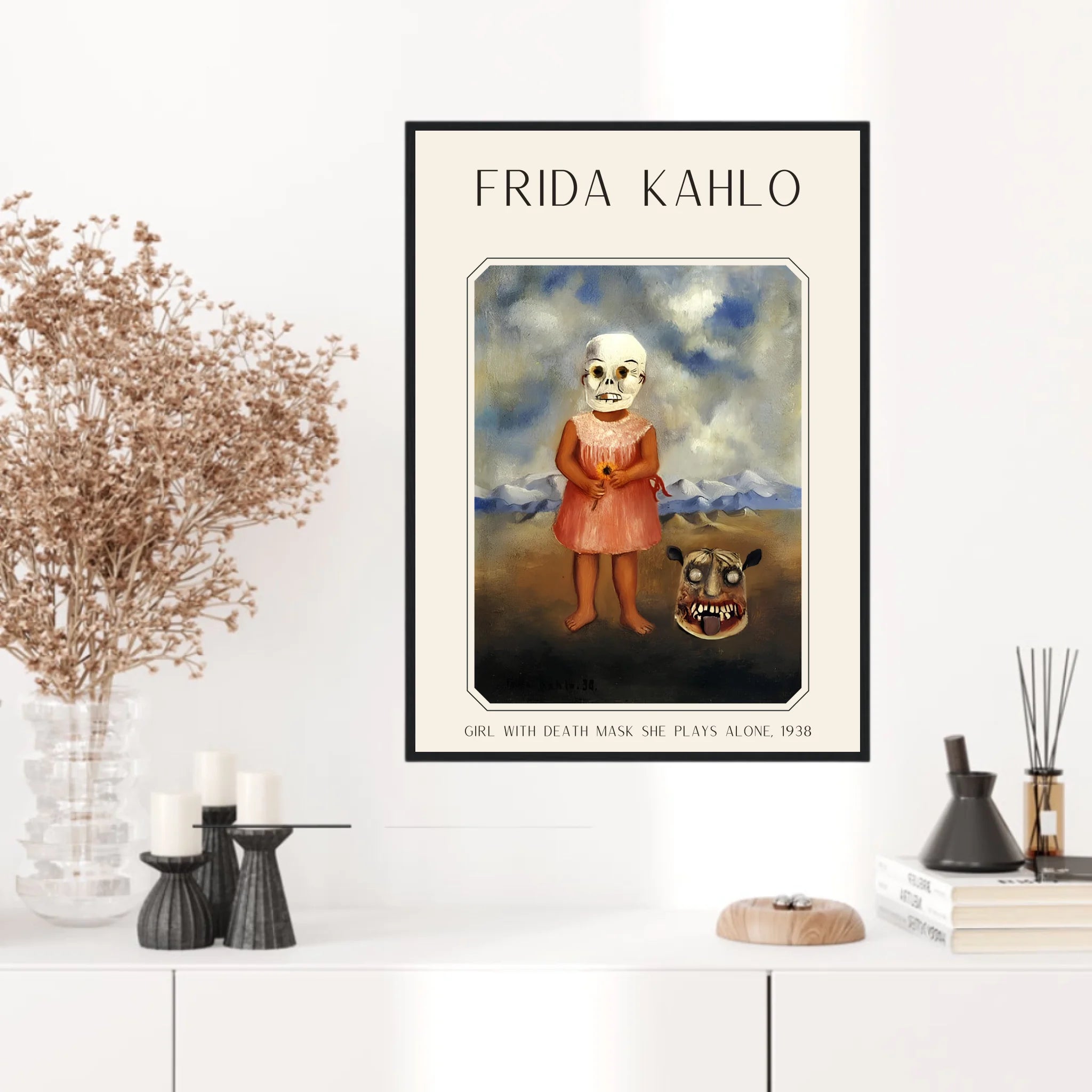 Affiche Frida Kahlo – Girl With Death Mask She Plays Alone 1938
